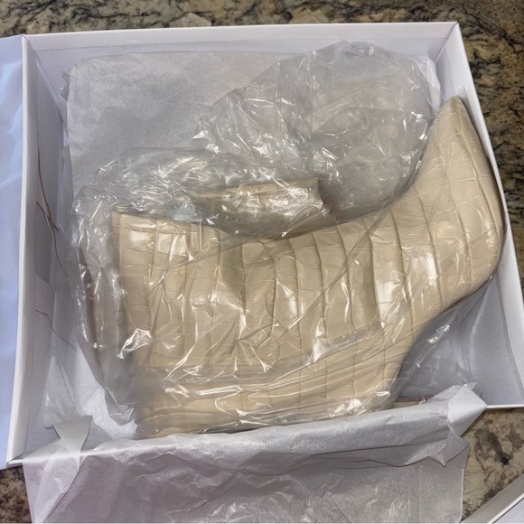 SCHUTZ Cream Heeled Boots with Croc-Embossed Texture - Picture 6 of 11